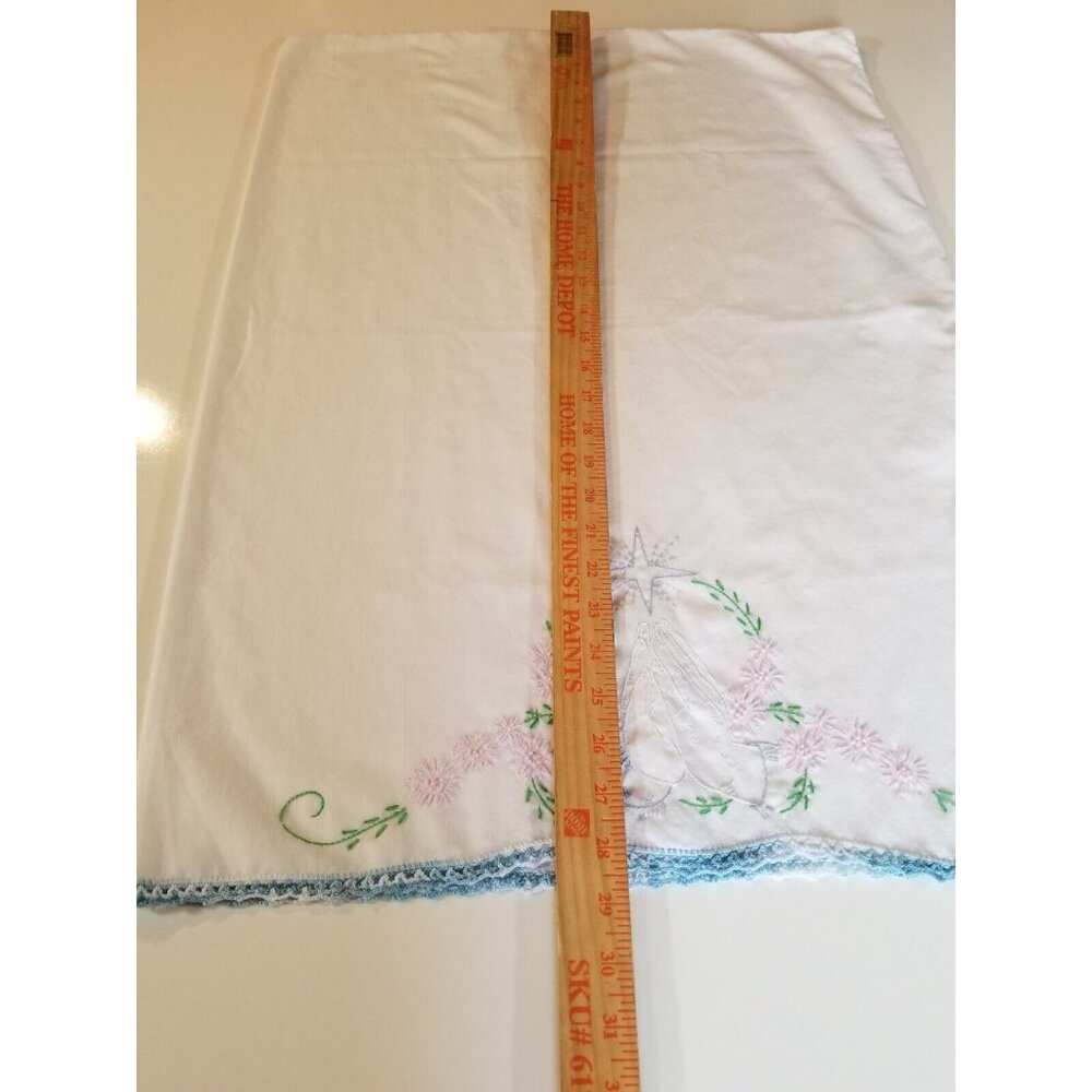 2  Vintage Hand Embroidered Pillowcases Praying Hands Crochet Border - Picture 8 of 10